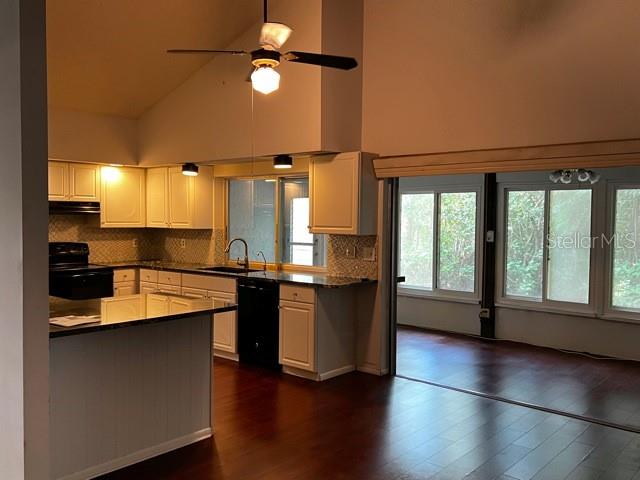 2101 SUNSET POINT ROAD 1001