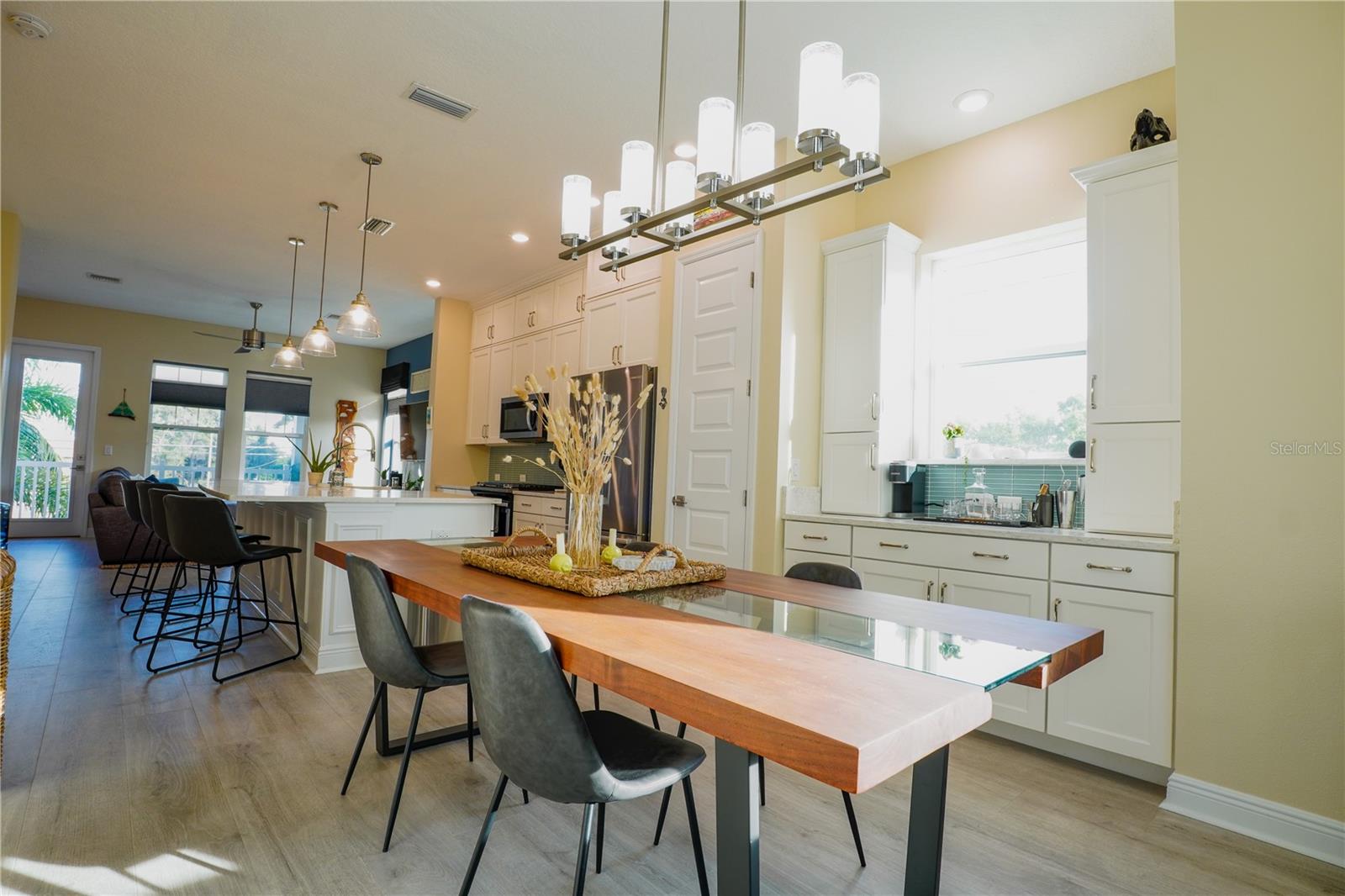 BURLINGTON TWNHMS REP - Residential