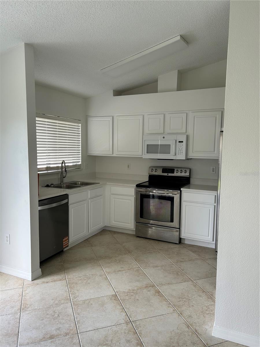 HEATHER LAKES UNIT XXXVI PH - Residential Lease