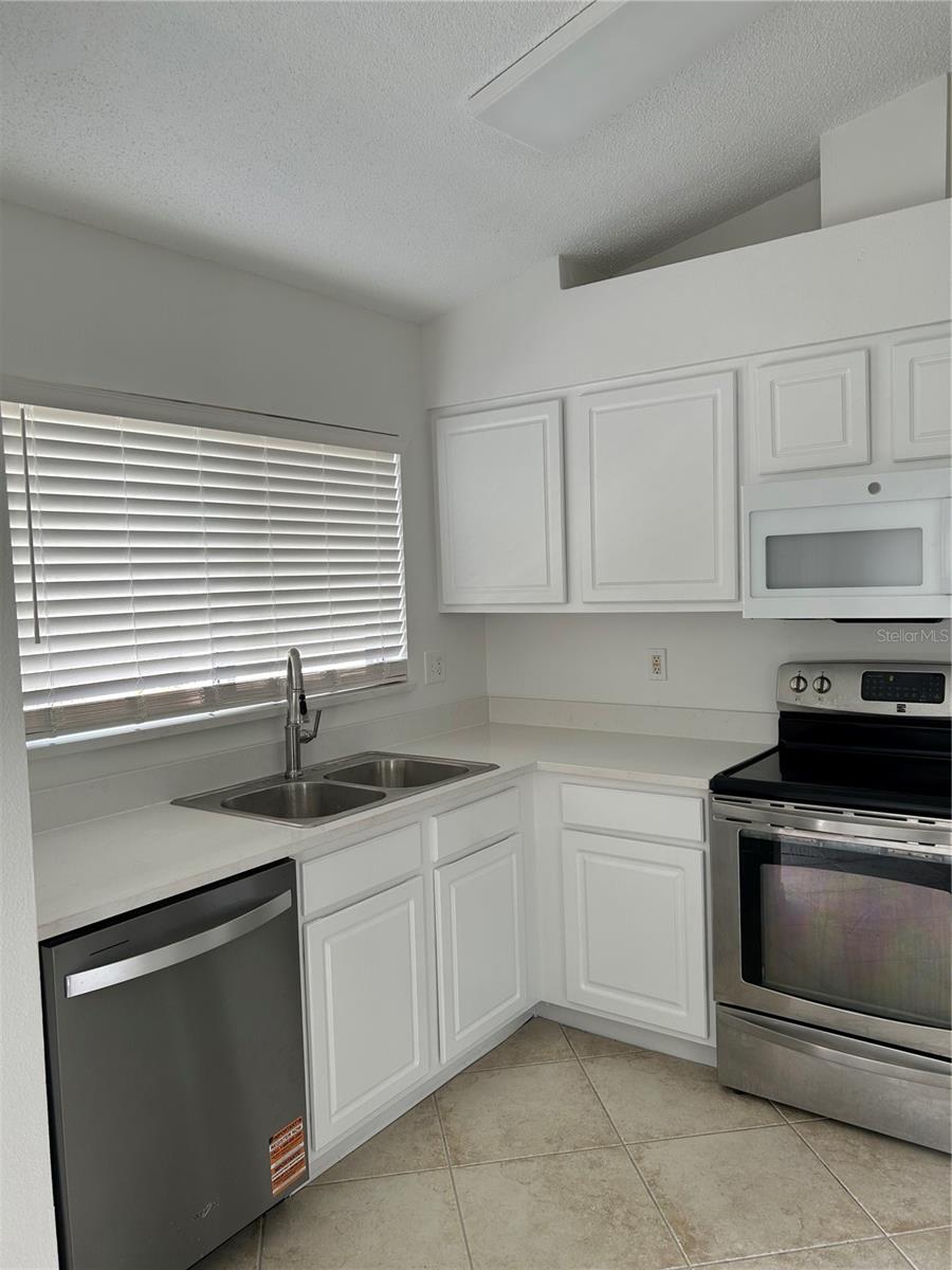 HEATHER LAKES UNIT XXXVI PH - Residential Lease