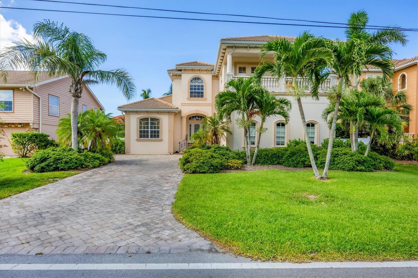 811 LAGUNA DRIVE