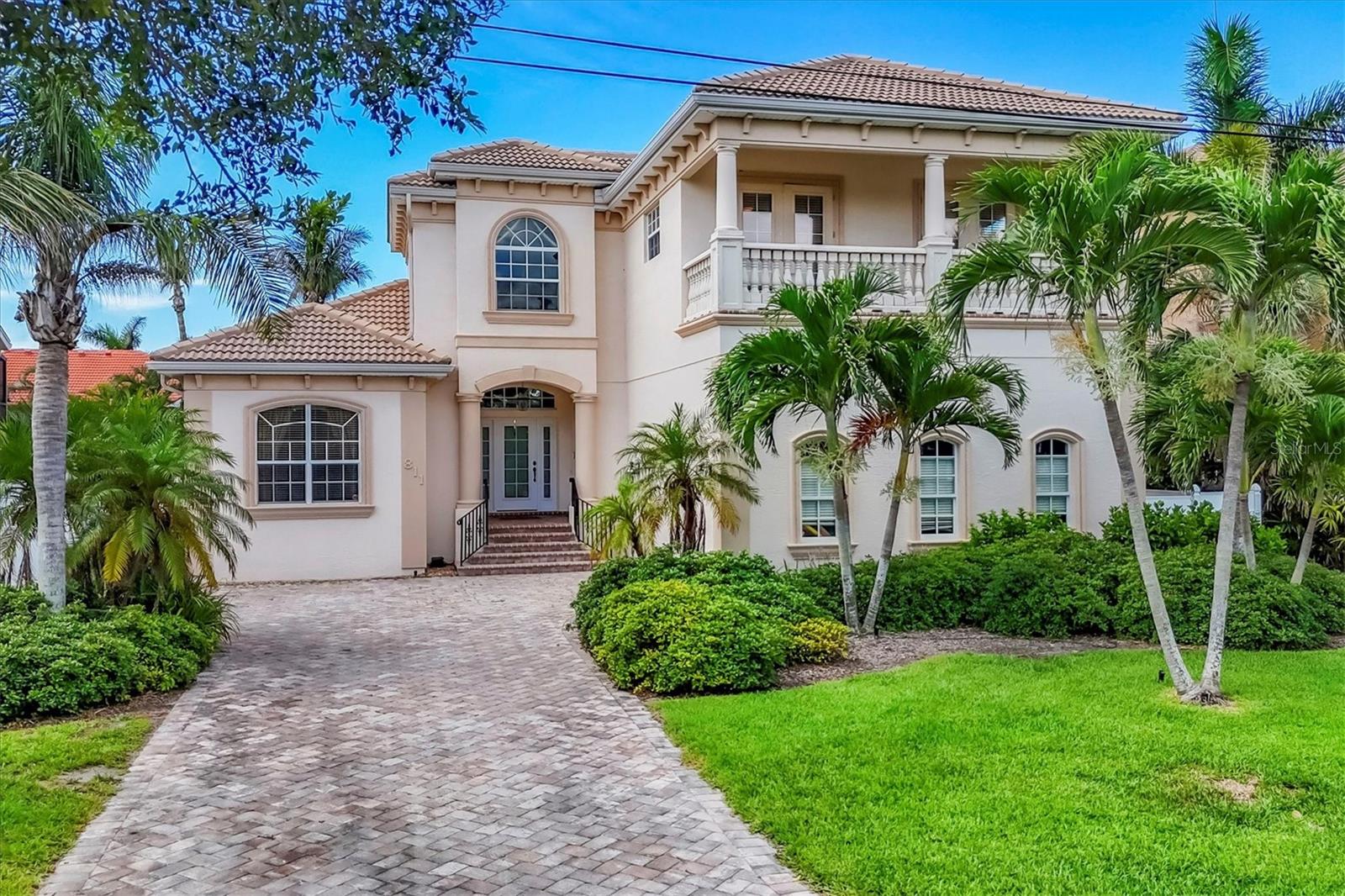 811 LAGUNA DRIVE