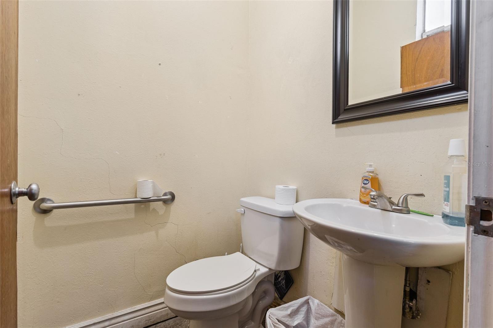 LEESBURG - Commercial Sale