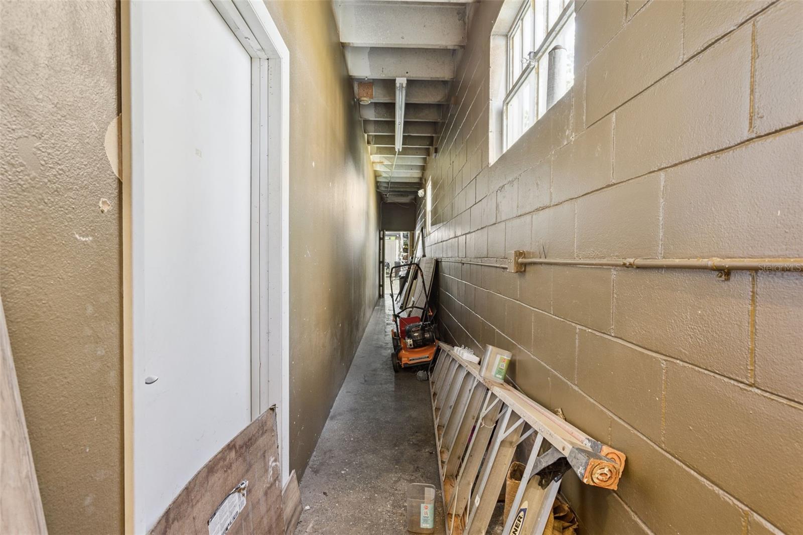 LEESBURG - Commercial Sale