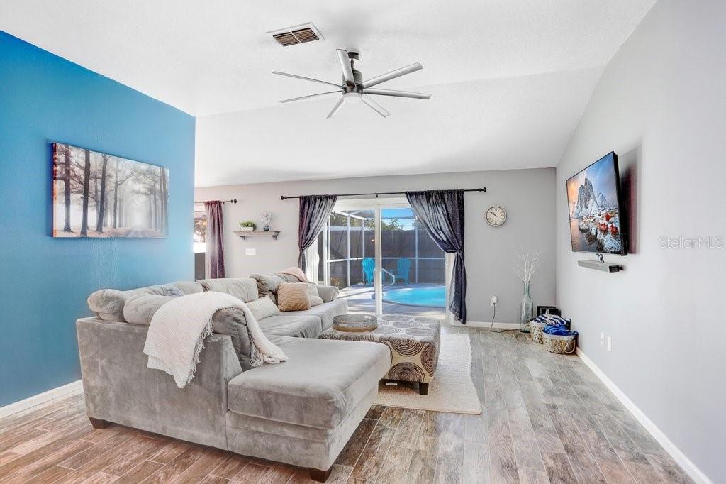 KINGSWAY OAKS PH 1 - Residential