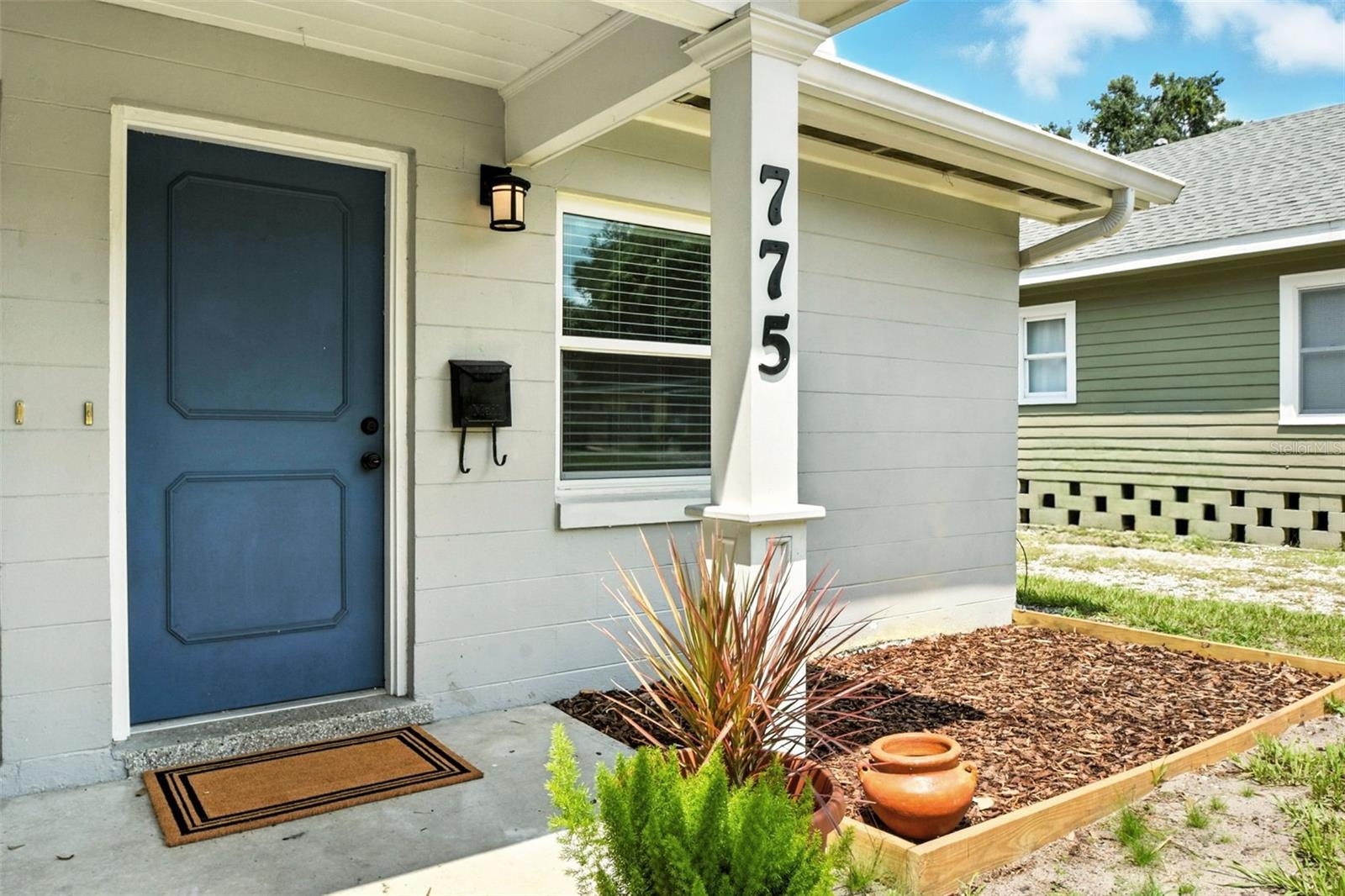 Newly Remodeled!! This 2 bed 1 bath duplex in the heart of Winter Park is just a few short blocks from Rollins College and Park Avenue. Offering a brand new kitchen with stainless steel appliances and quartz counter top, a full size washer and dryer and new flooring throughout. There is one bed and bath downstairs and a spacious 2nd bedroom upstairs making the space very versatile for roommates or individuals. This property also has ample off street parking and is being offered fully furnished. Please call owner for showings.