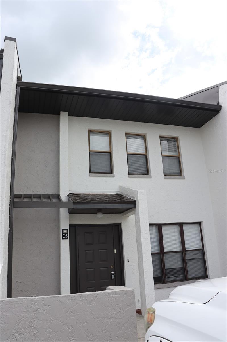 AQUA GARDENS TWNHS BLDG E - Residential Lease