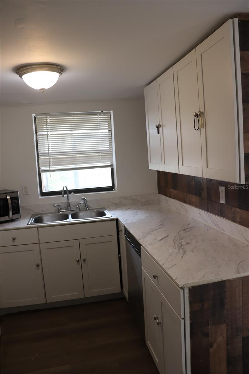 AQUA GARDENS TWNHS BLDG E - Residential Lease