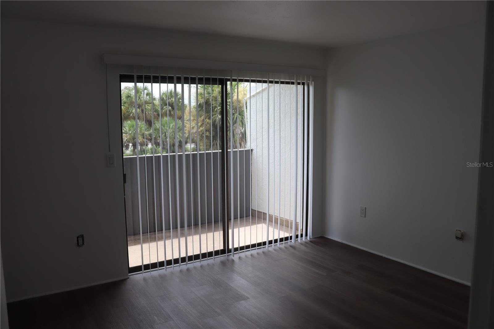 AQUA GARDENS TWNHS BLDG E - Residential Lease