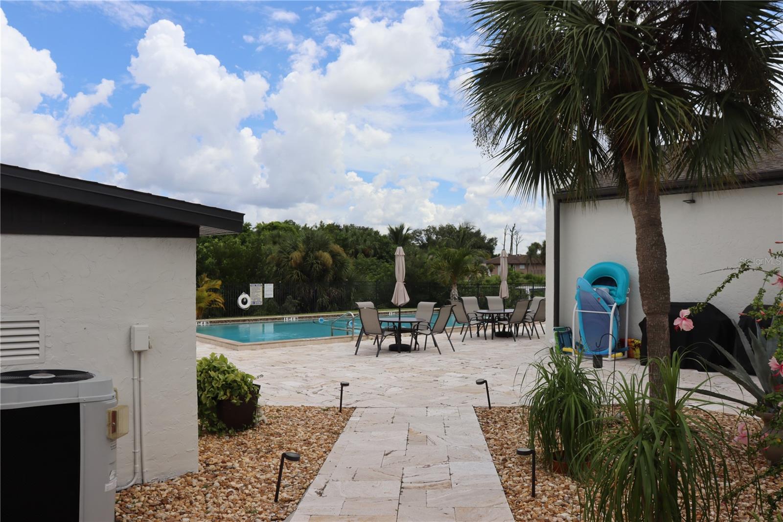 AQUA GARDENS TWNHS BLDG E - Residential Lease