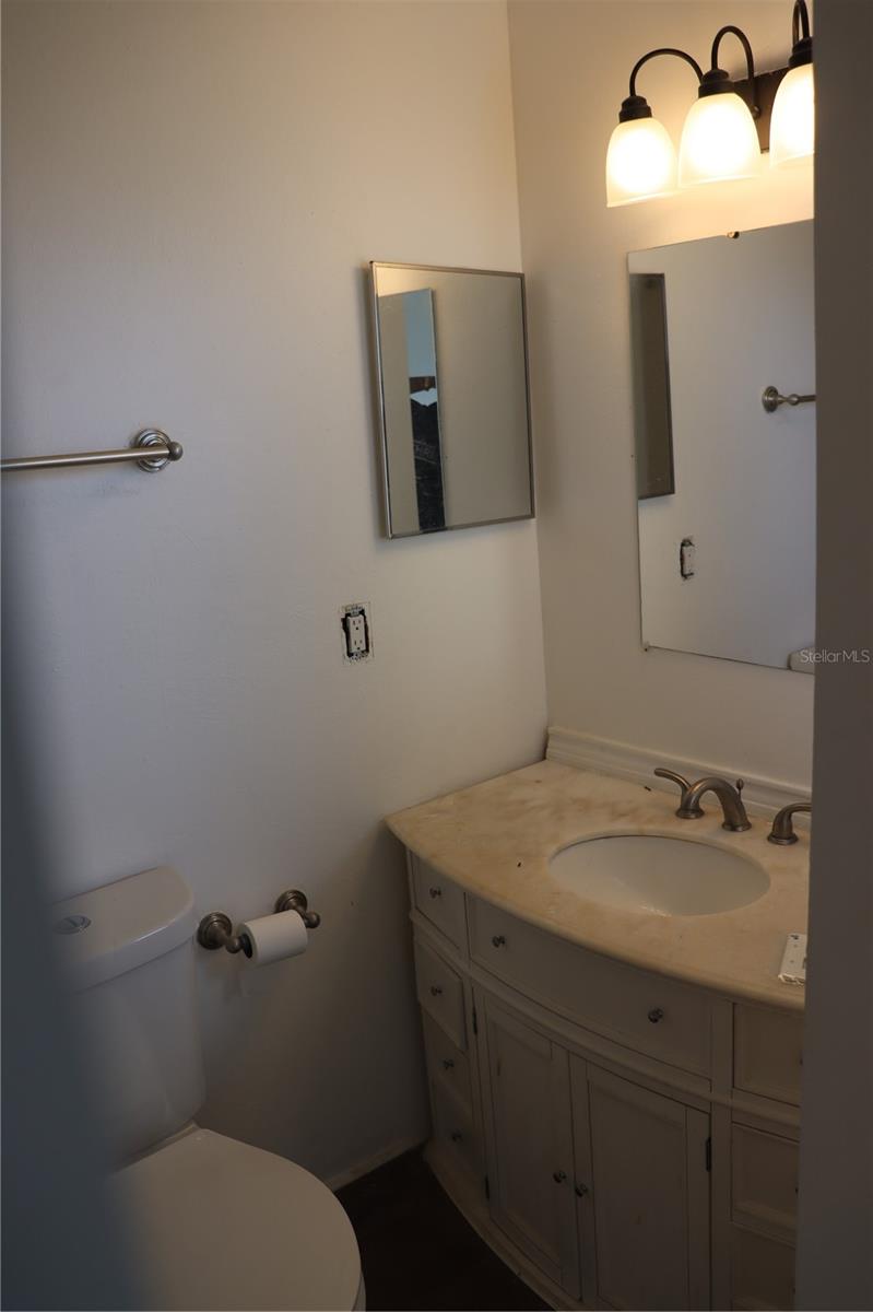 AQUA GARDENS TWNHS BLDG E - Residential Lease