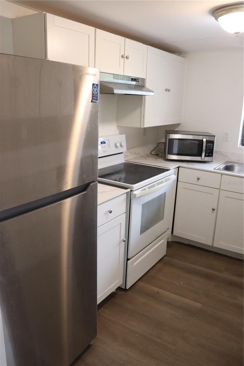 AQUA GARDENS TWNHS BLDG E - Residential Lease