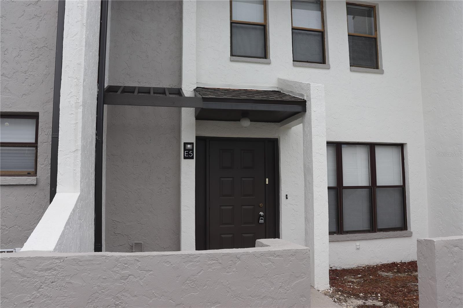 Welcome to Aqua Gardens! This cozy 2-bedroom, 2-bath condo at 2000 Forrest Nelson Blvd Apt E5,
Port Charlotte, FL 33952 offers comfortable living in a convenient location. Step inside to a bright and
open layout with plenty of natural light. The kitchen is practical and functional, and the living area opens
to a private screened lanai—perfect for enjoying your morning coffee or relaxing after a long day.
Residents of Aqua Gardens enjoy community amenities including a pool and well-maintained common
areas, all in a quiet setting close to shopping, dining, and medical facilities. With tile floors for easy care
and assigned parking, this unit is both comfortable and practical. Move-in ready—schedule your
showing today and make this your new home!