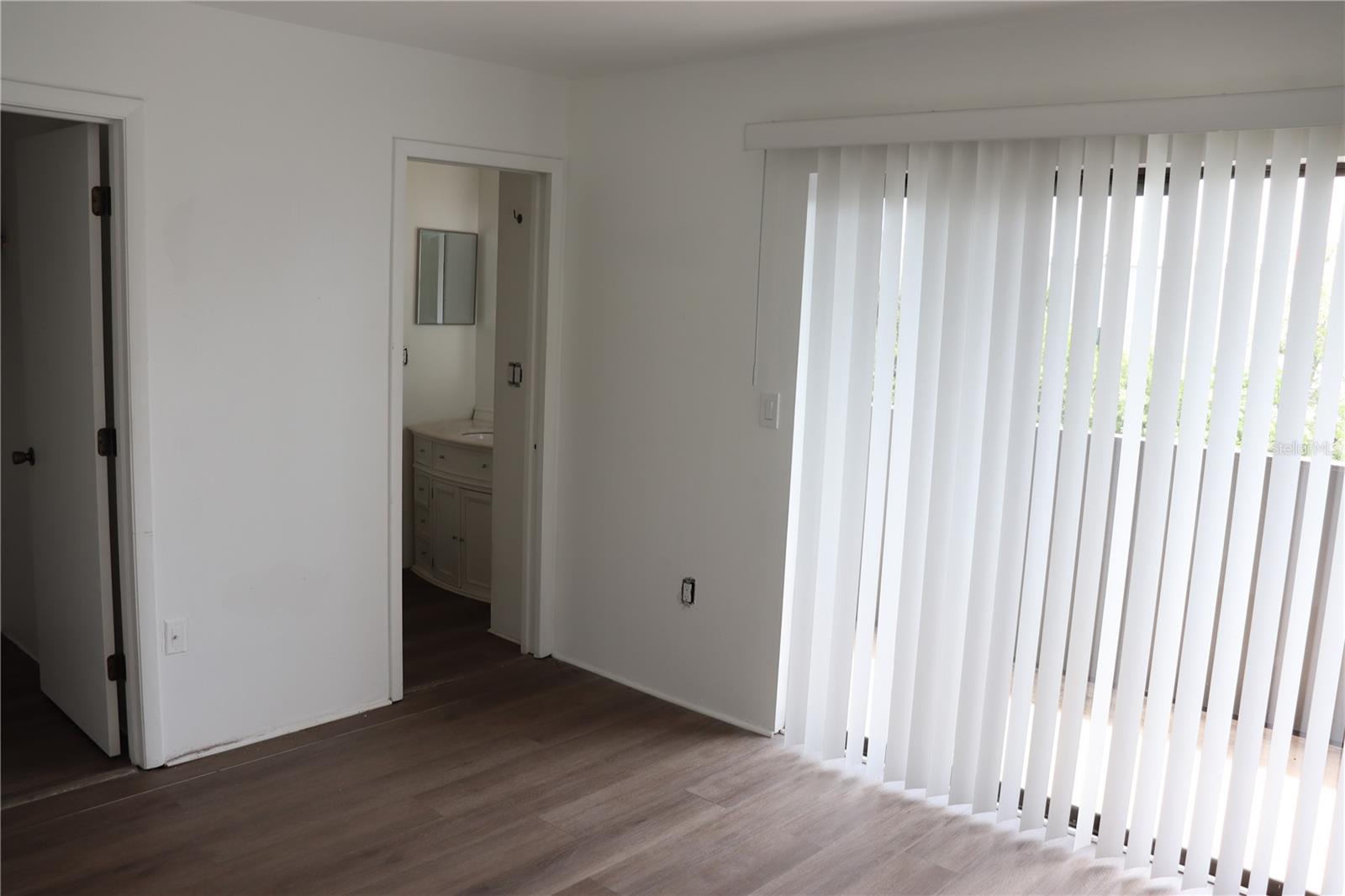 AQUA GARDENS TWNHS BLDG E - Residential Lease