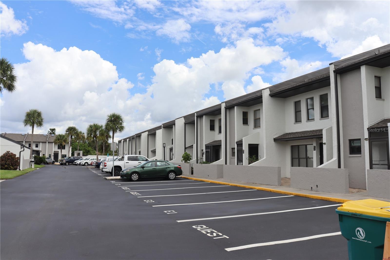 AQUA GARDENS TWNHS BLDG E - Residential Lease