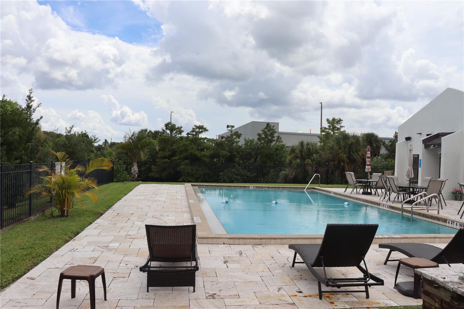 AQUA GARDENS TWNHS BLDG E - Residential Lease