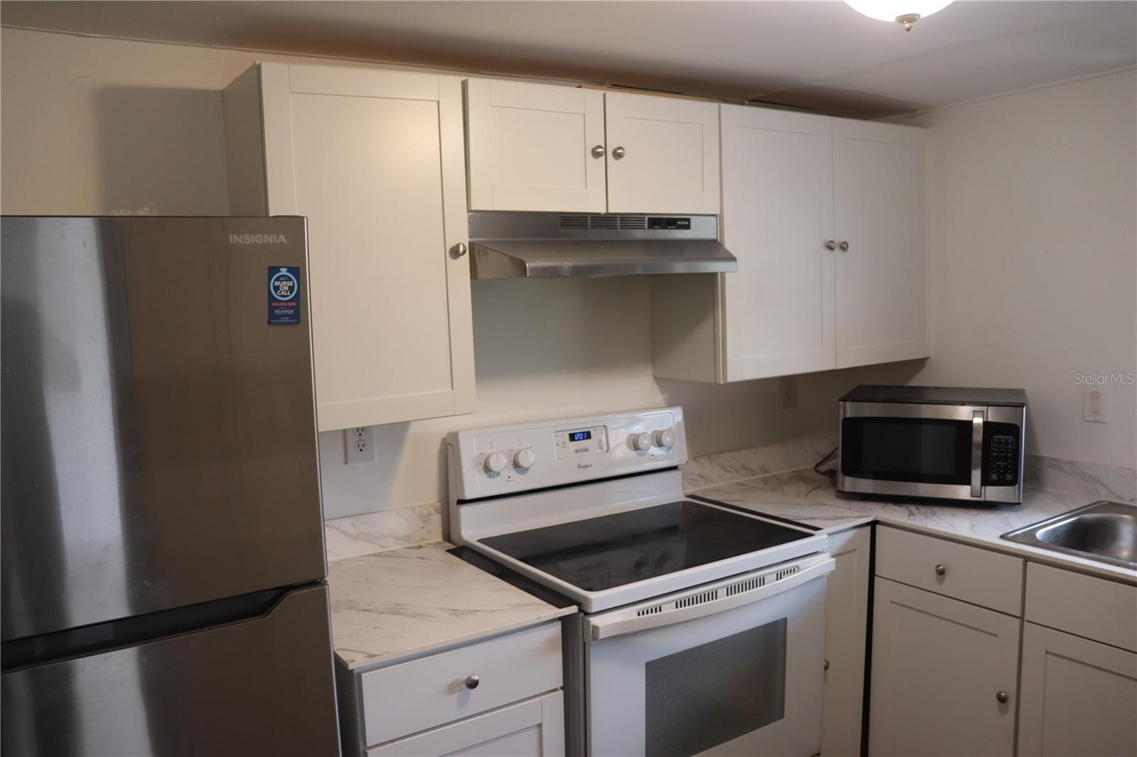 AQUA GARDENS TWNHS BLDG E - Residential Lease