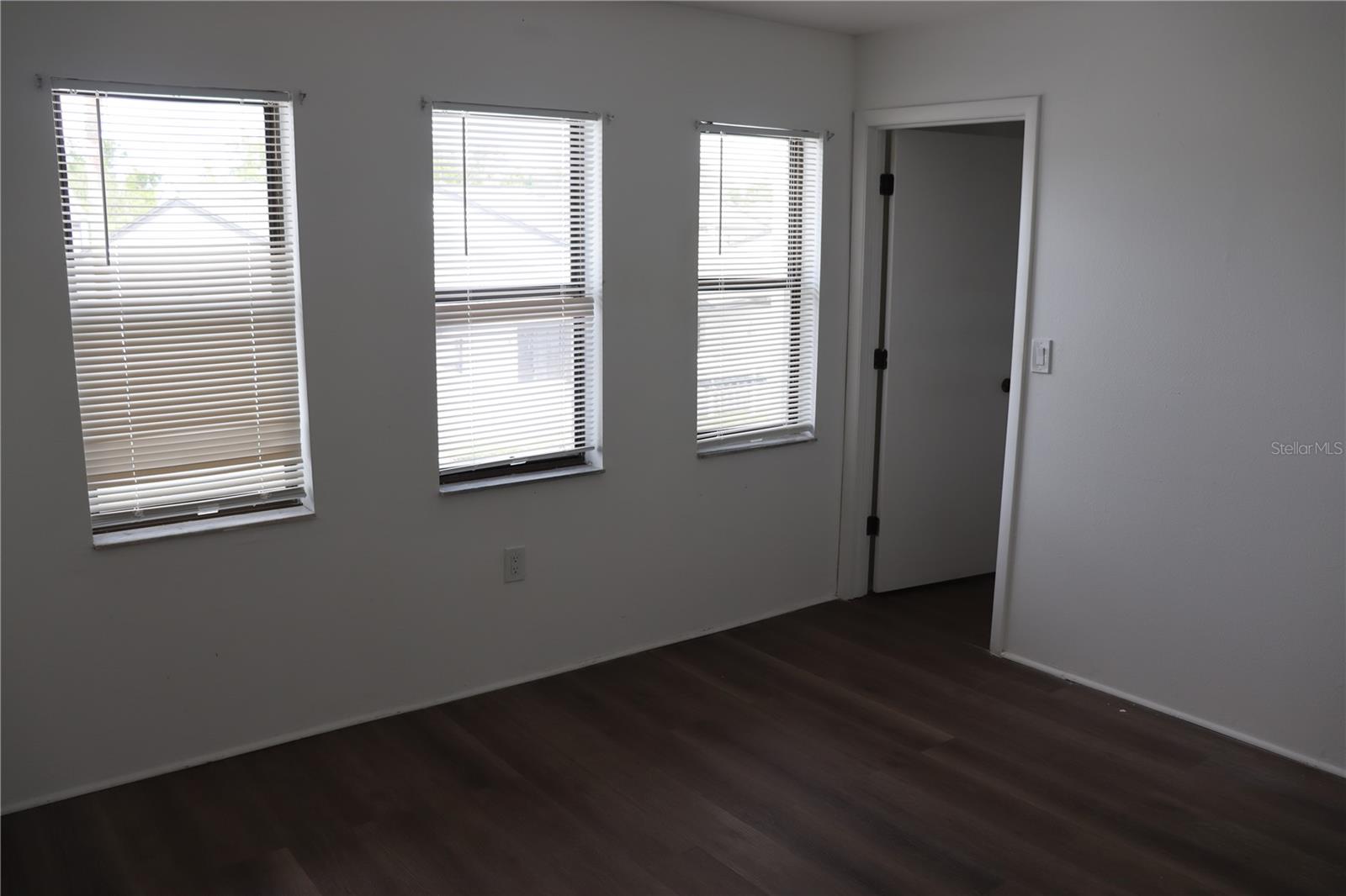 AQUA GARDENS TWNHS BLDG E - Residential Lease