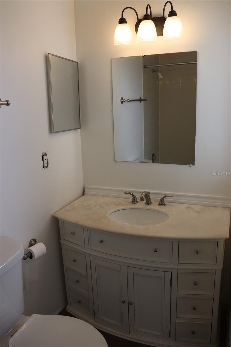 AQUA GARDENS TWNHS BLDG E - Residential Lease