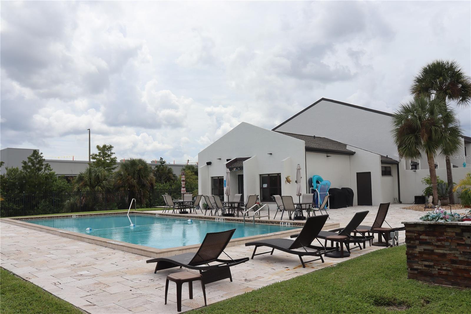 AQUA GARDENS TWNHS BLDG E - Residential Lease