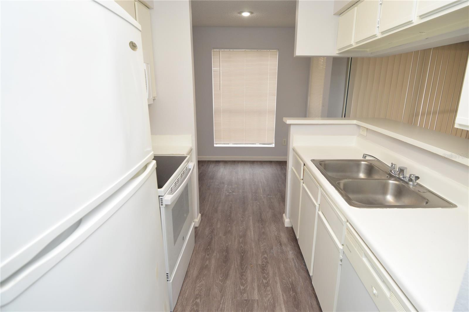 THE GRAND RESERVE CONDO - Residential Lease