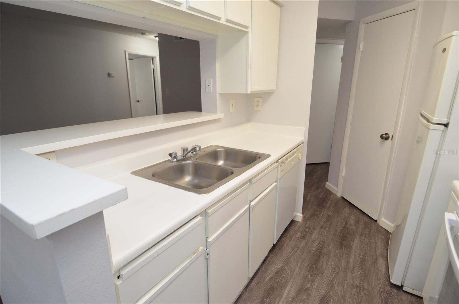 THE GRAND RESERVE CONDO - Residential Lease