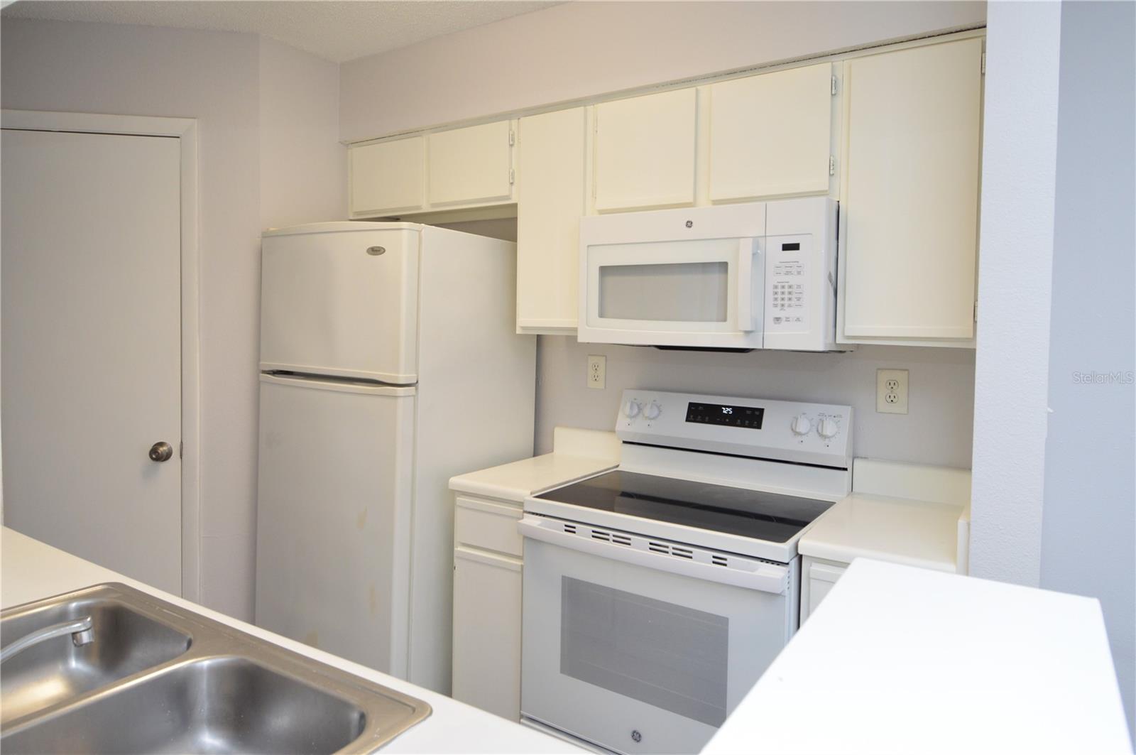 THE GRAND RESERVE CONDO - Residential Lease