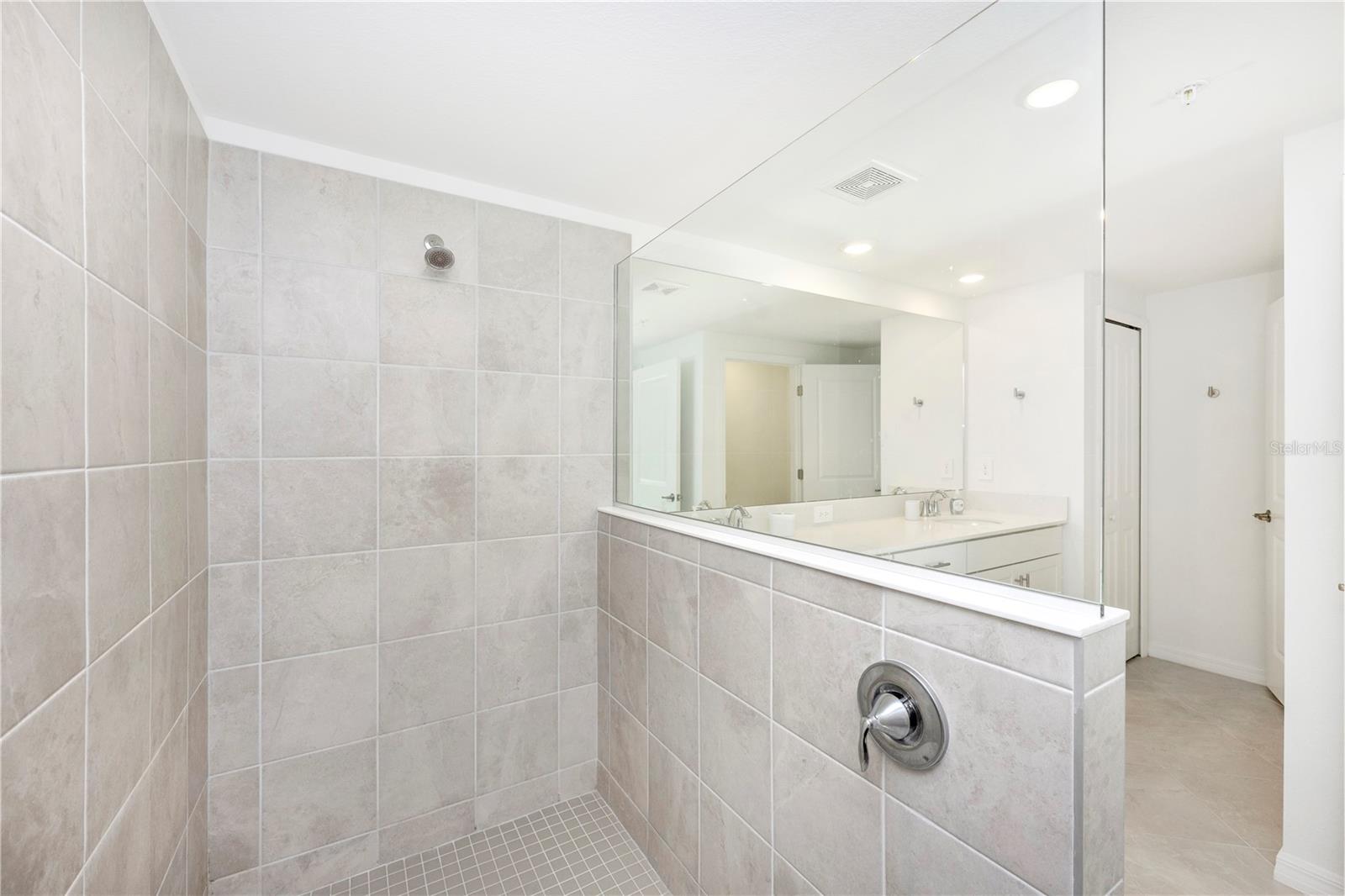 WELLEN PARK GOLF & COUNTRY CLUB - Residential Lease