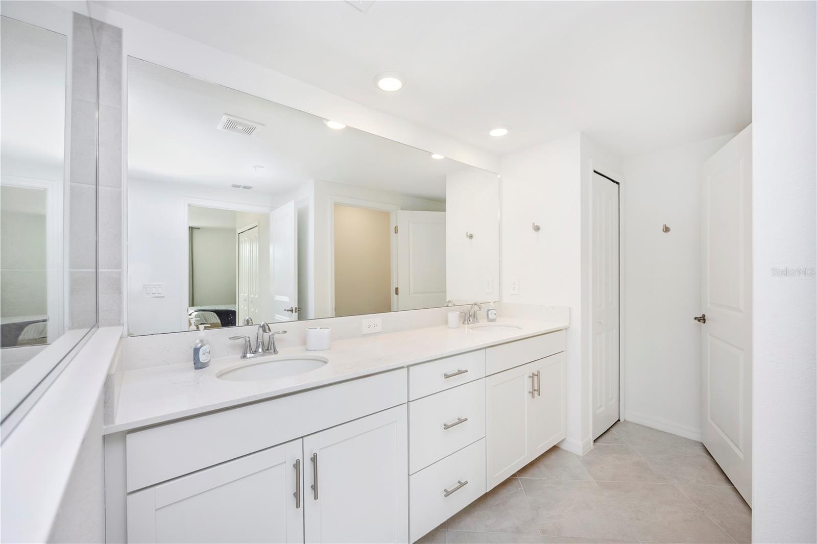 WELLEN PARK GOLF & COUNTRY CLUB - Residential Lease