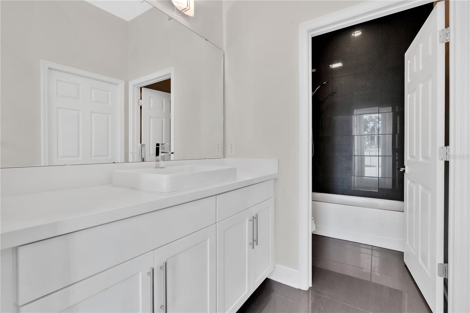 HICKORY HAMMOCK EMERALD POINTE - Residential