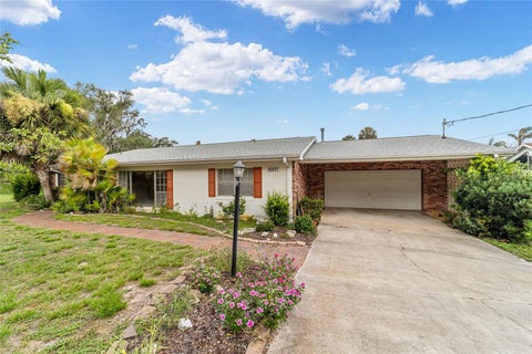 Tiny photo for 35237 Mulholland Drive, Fruitland Park, FL 34731 (MLS # G5113977)