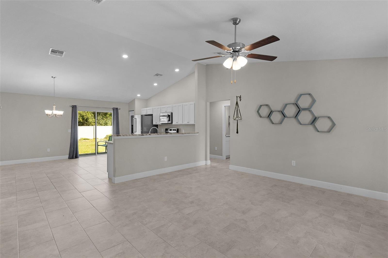 MARION OAKS UN 5 - Residential Lease