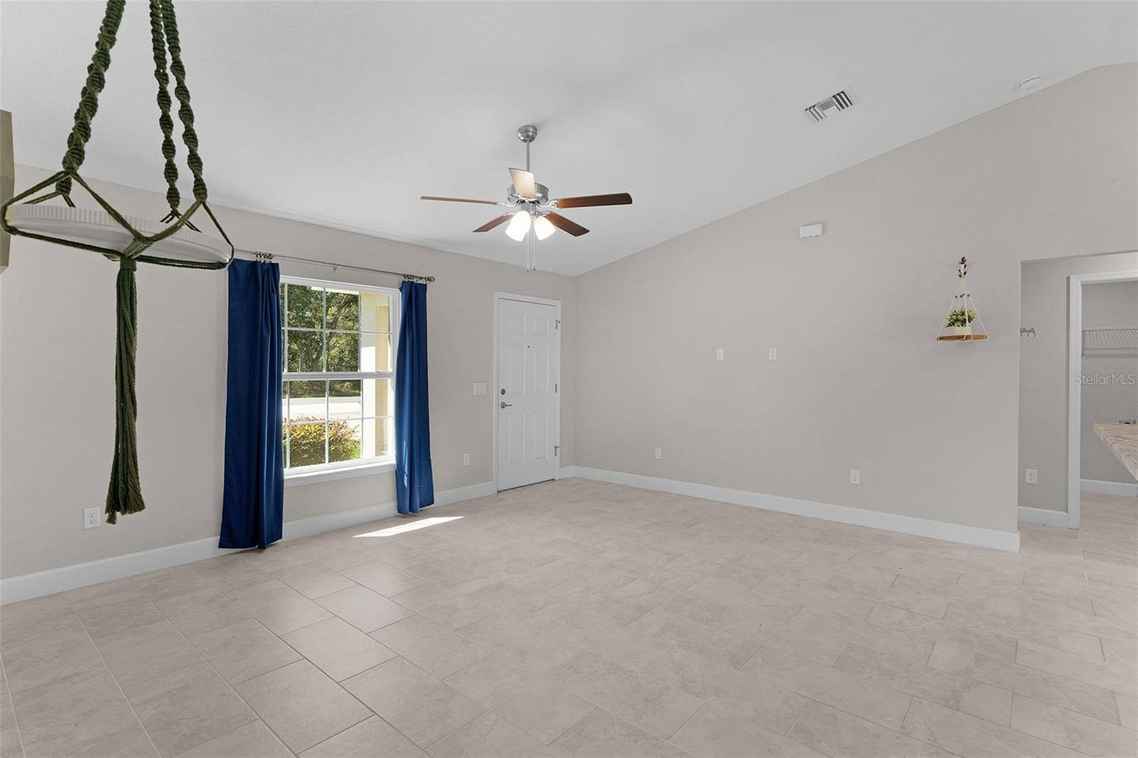 MARION OAKS UN 5 - Residential Lease