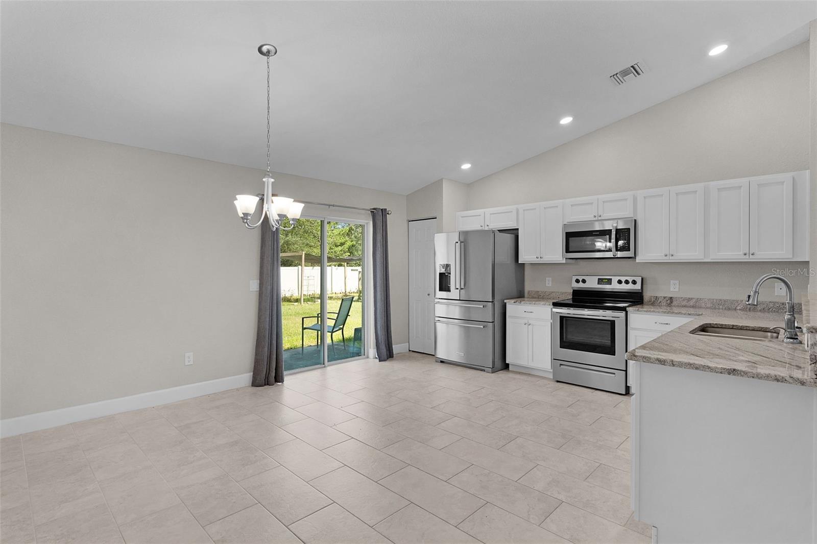 MARION OAKS UN 5 - Residential Lease