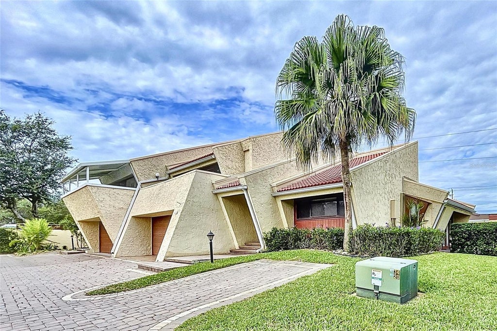 Photo of 2 Casarena Court, Winter Haven, FL 33881 (MLS # B4902381)
