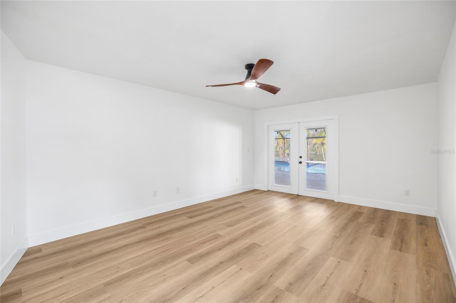 THE MANORS AT CRYSTAL LAKES - Residential