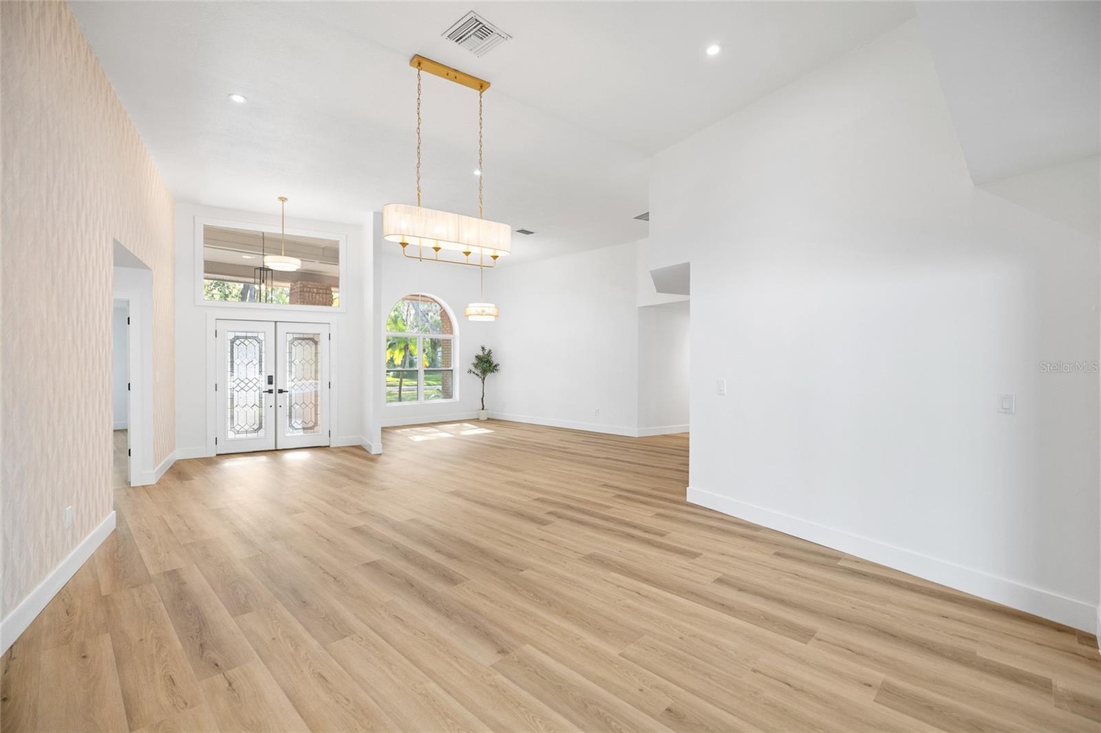 THE MANORS AT CRYSTAL LAKES - Residential