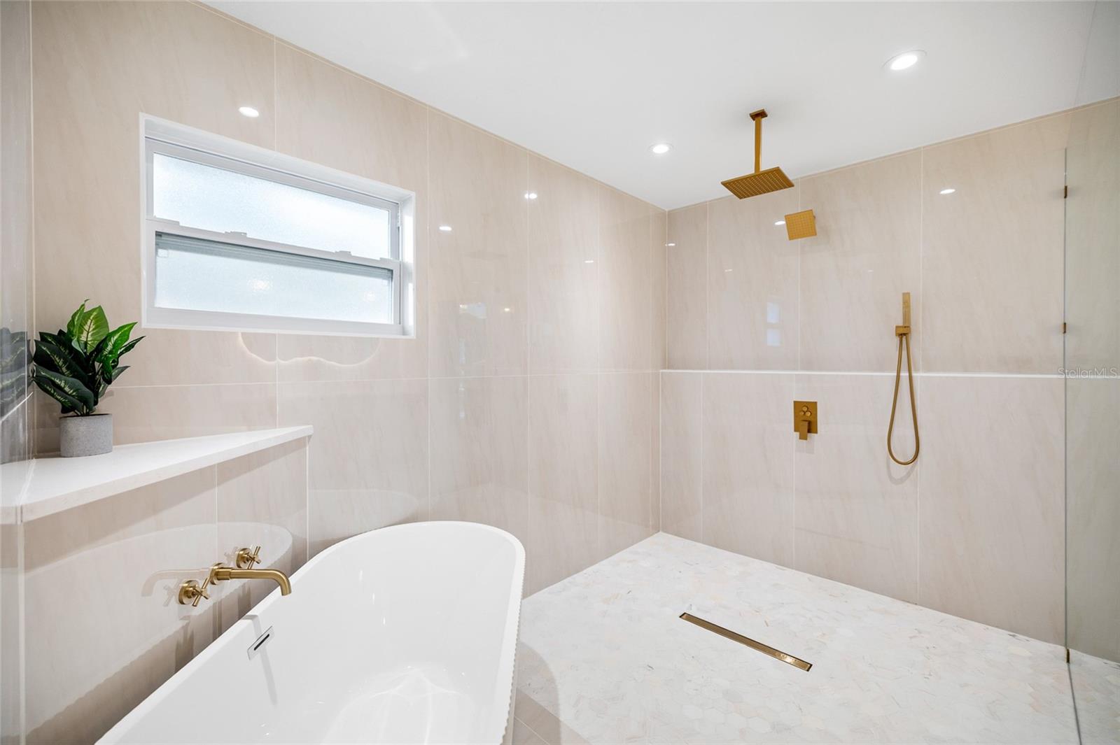 THE MANORS AT CRYSTAL LAKES - Residential