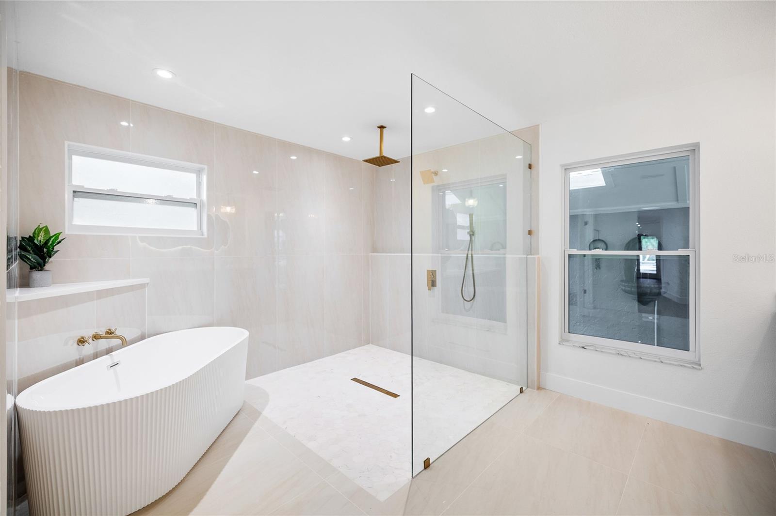 THE MANORS AT CRYSTAL LAKES - Residential