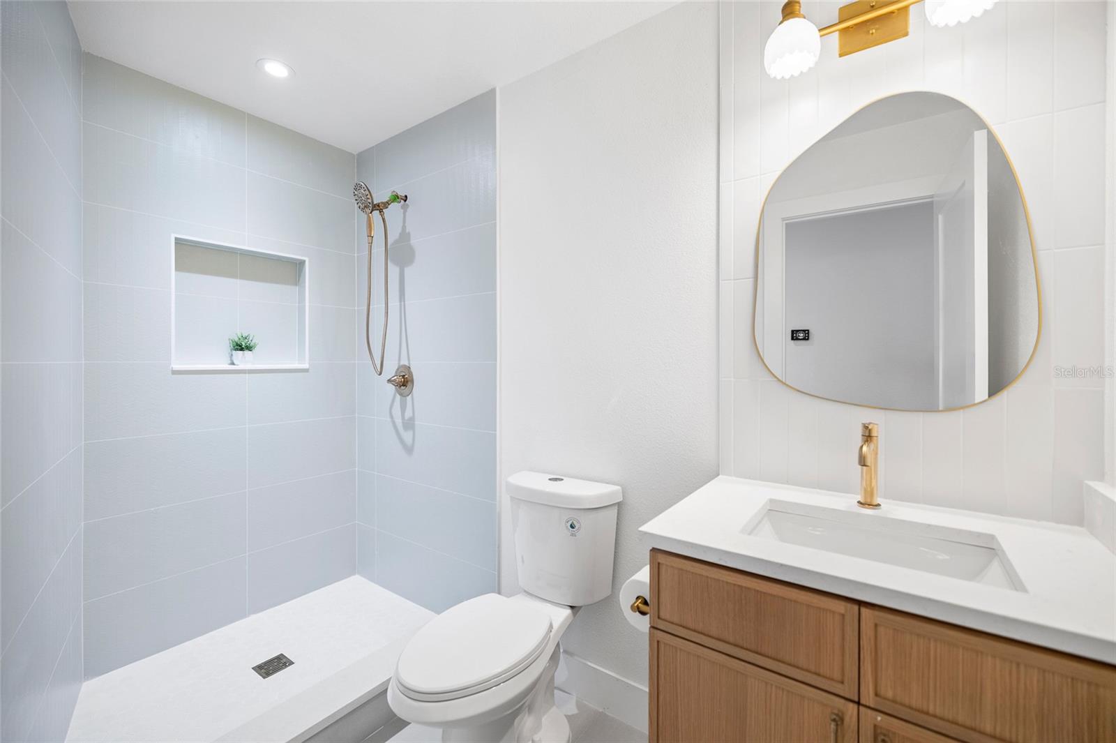 THE MANORS AT CRYSTAL LAKES - Residential