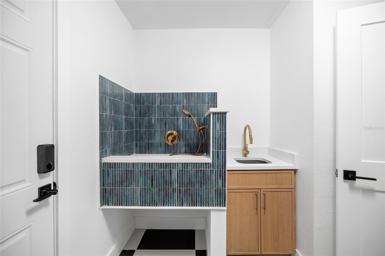 THE MANORS AT CRYSTAL LAKES - Residential