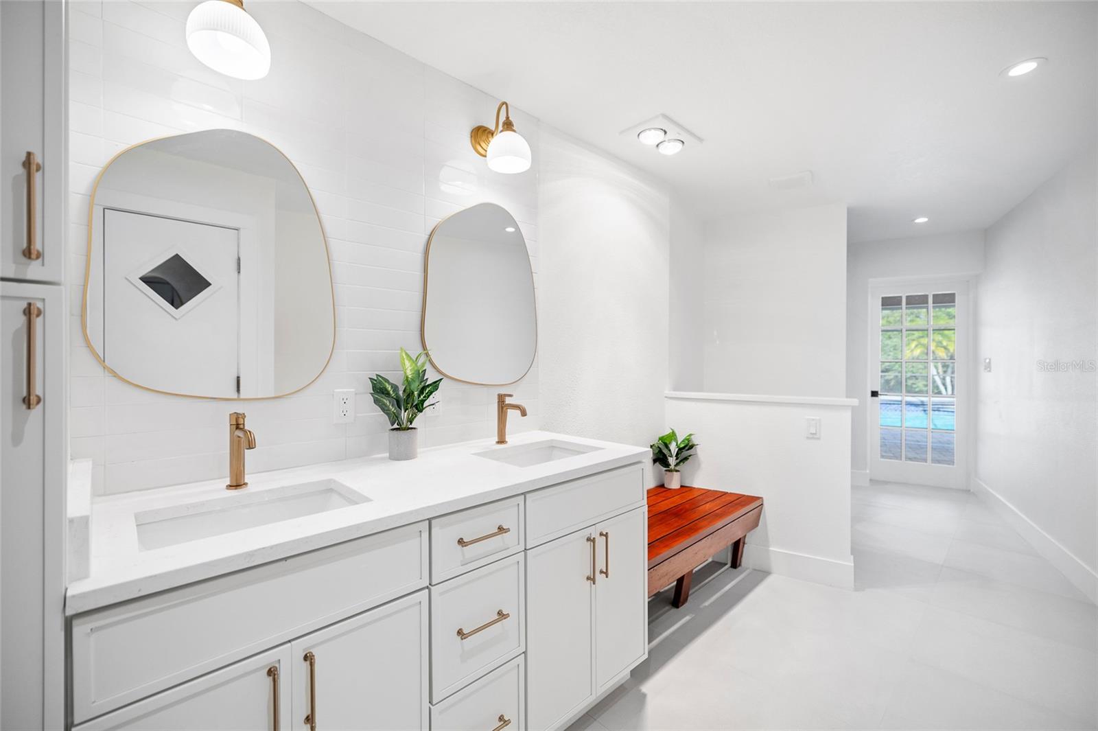 THE MANORS AT CRYSTAL LAKES - Residential