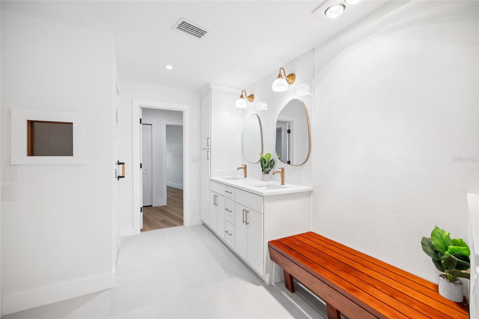 THE MANORS AT CRYSTAL LAKES - Residential