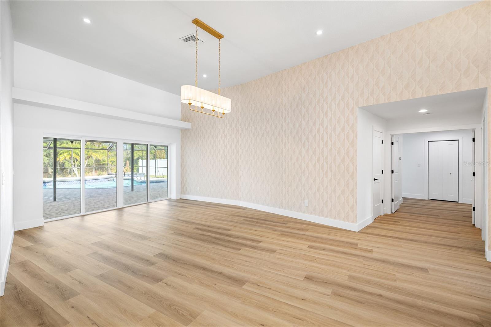 THE MANORS AT CRYSTAL LAKES - Residential