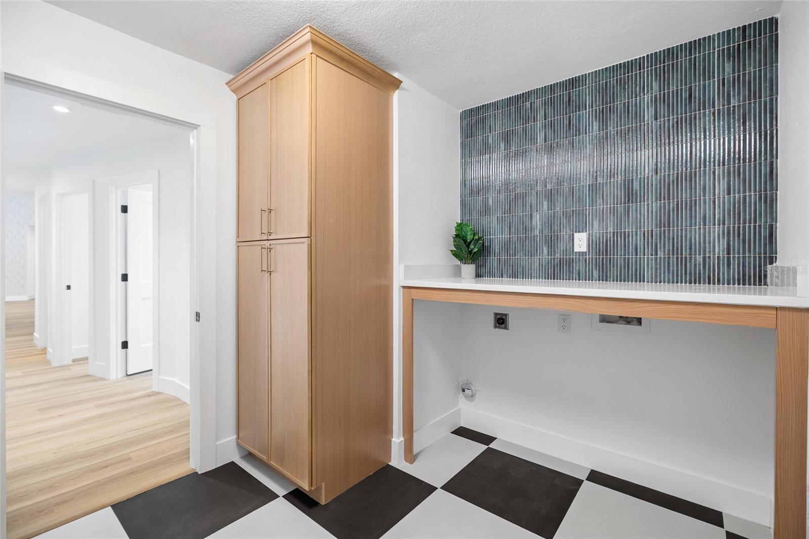 THE MANORS AT CRYSTAL LAKES - Residential