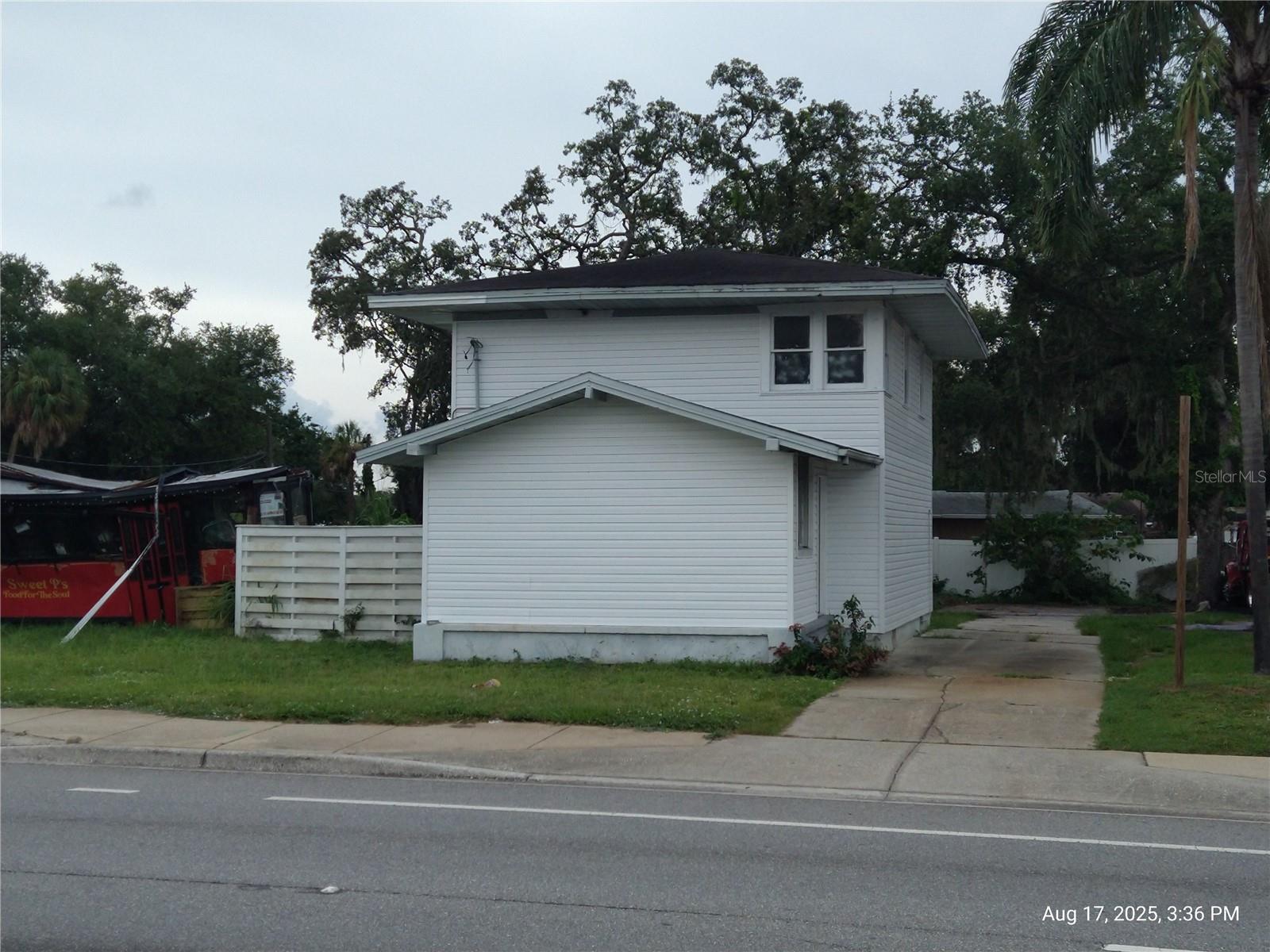 Photo 1 of 31 — 909 and 911 WEST HILLSBOROUGH AVENUE, TAMPA, FL 33604