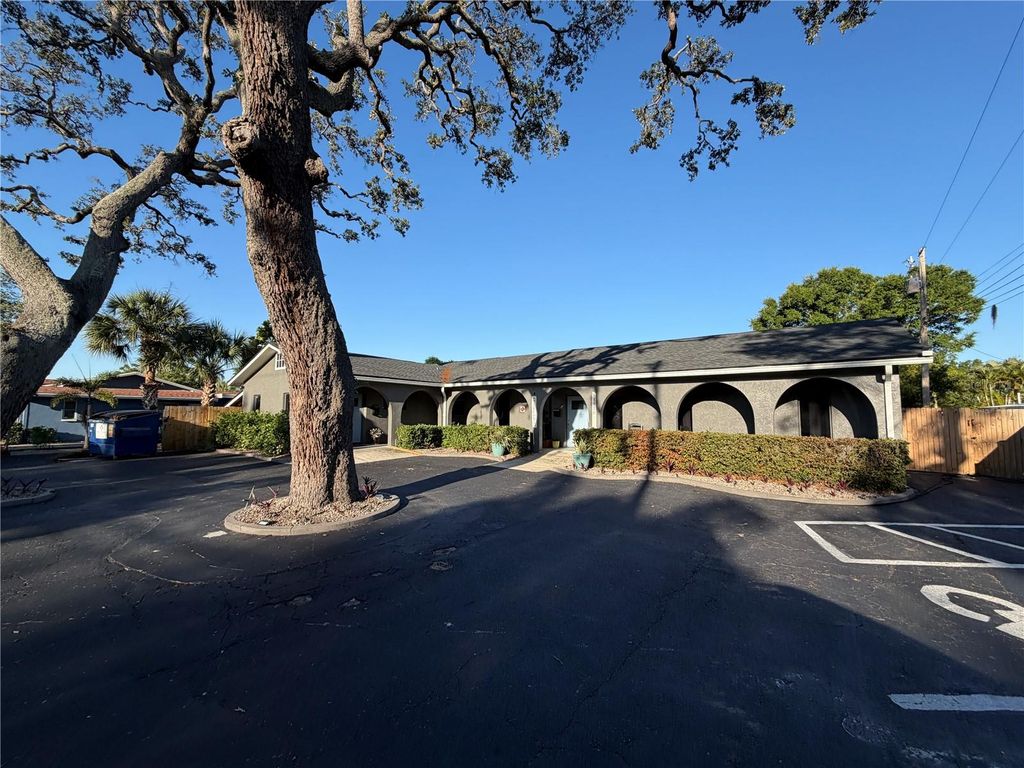 Photo of 11520 Oakhurst Road, Largo, FL 33774 (MLS # TB8510852)
