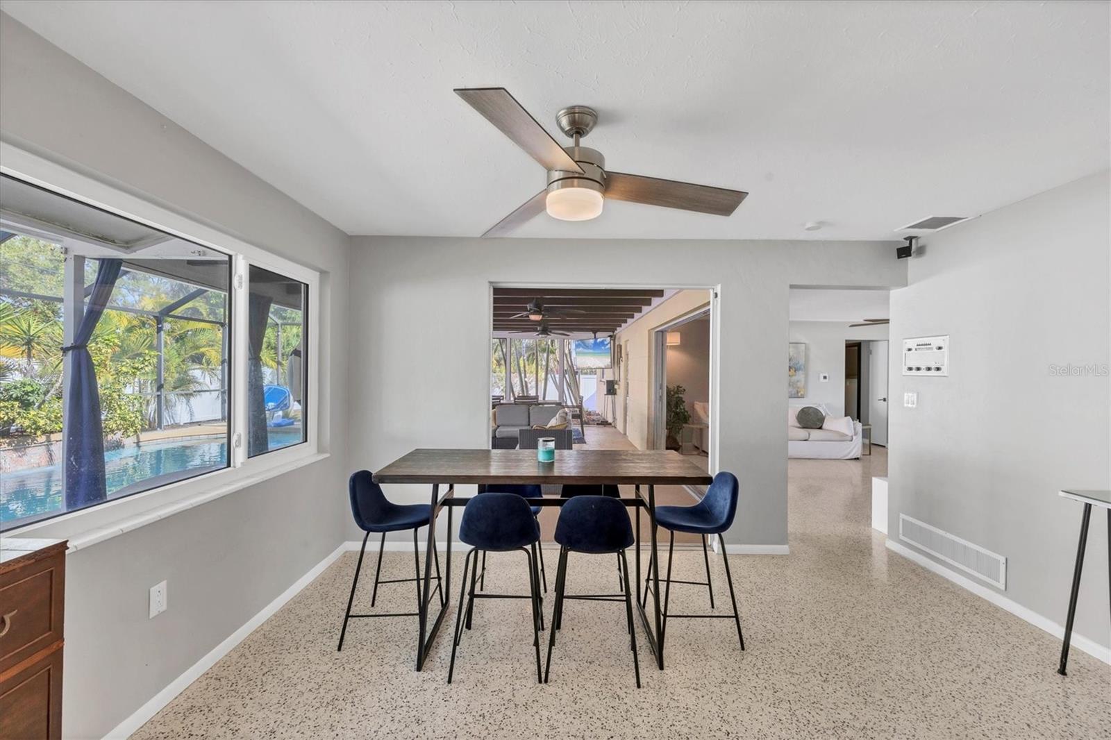 SOUTH GATE - Residential