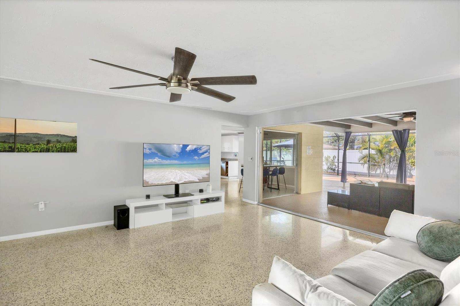 SOUTH GATE - Residential