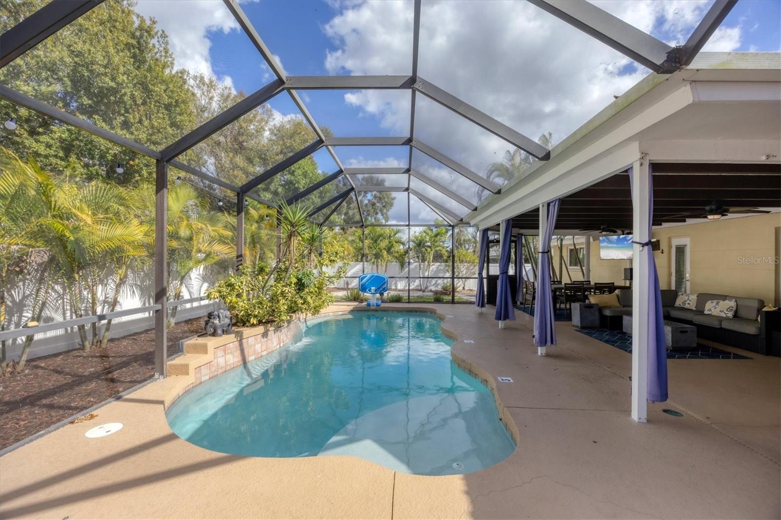 SOUTH GATE - Residential